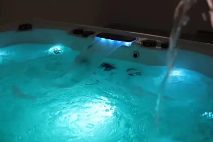 Spa jacuzzi commercial en acrylique sur mesure pour 6 à 8 personnes, extérieur, autoportant, avec écran tactile Balboa, pour hôtel-resort occasions spéciales détente collective