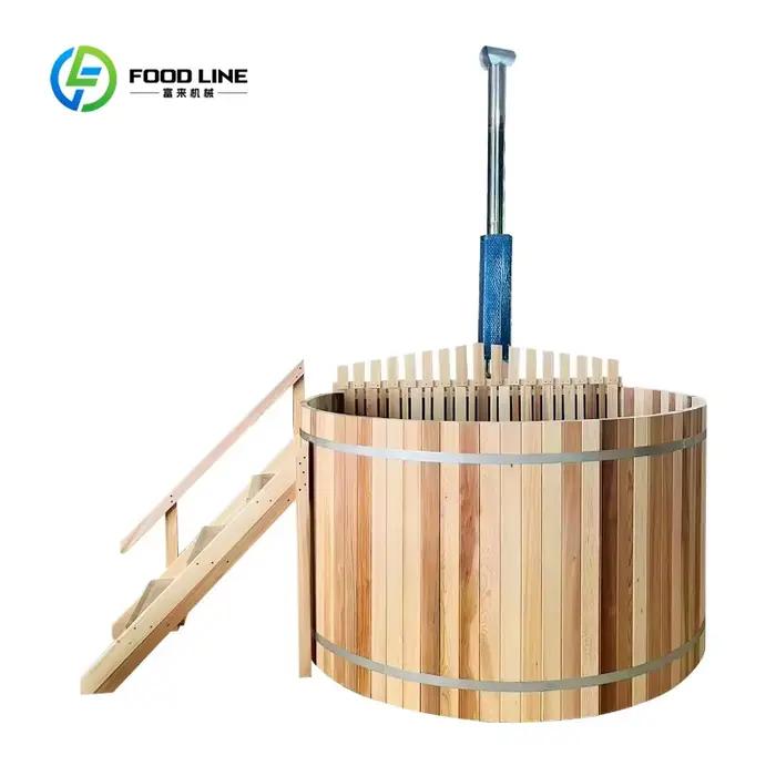 Bain à remous extérieur personnalisé en bois de cèdre, baignoire de spa portable avec chauffage au bois et escalier en bois pour relaxation et bien-être familial et occasions spéciales