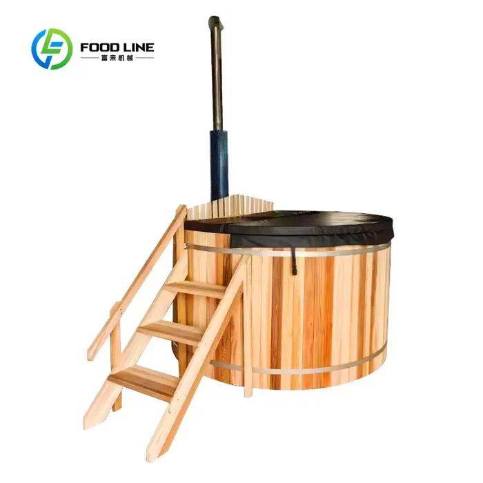 Bain à remous extérieur personnalisé en bois de cèdre, baignoire de spa portable avec chauffage au bois et escalier en bois pour relaxation et bien-être familial et occasions spéciales