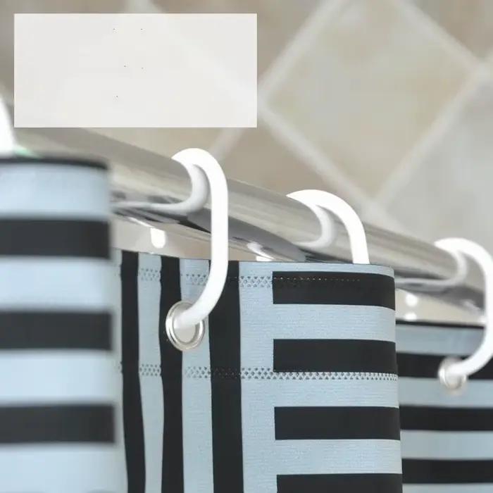 Rideau de douche à rayures noires et blanches