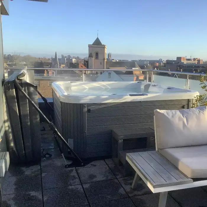 Spa Jacuzzi Extérieur Autoportant en Acrylique Extra Large Personnalisable pour 6 à 8 Personnes avec Système à 5 Pompes pour Fêtes en Jardin