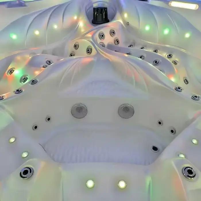 Spa à remous personnalisé en acrylique autoportant avec 140 jets d'hydrothérapie pour usage commercial et hôtel moderne et éco-responsable